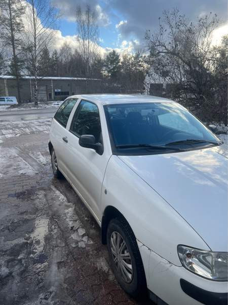 Seat Ibiza Sarov - valokuva 1