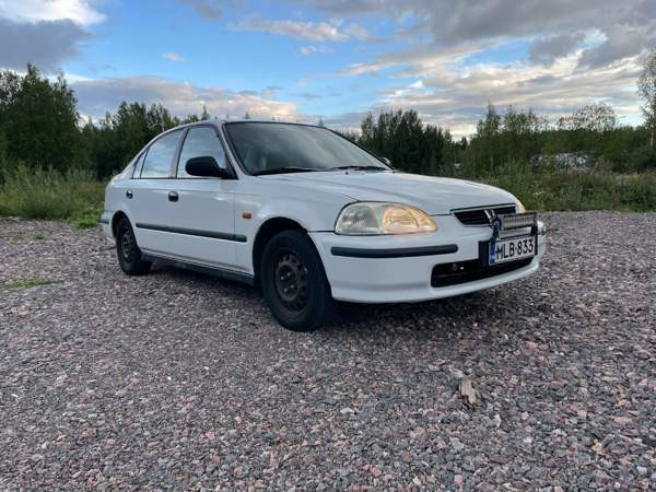 Honda Civic Jaervenpaeae - photo 1