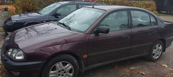 Toyota Avensis Луга - изображение 2