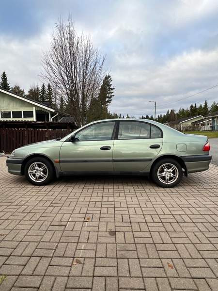 Toyota Avensis Luga – foto 4