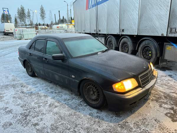 Mercedes-Benz 220 Куусамо - изображение 1