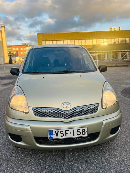 Toyota Yaris Verso Sarov - valokuva 1