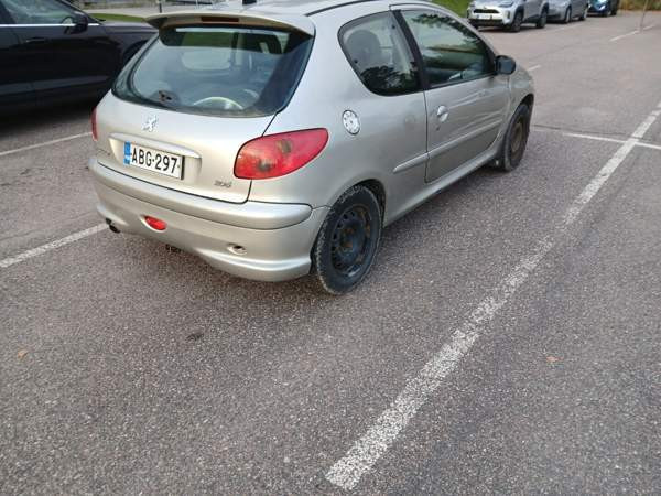 Peugeot 206 Порвоо - изображение 5