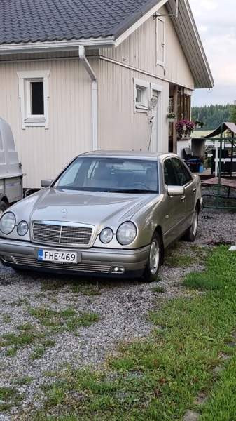 Mercedes-Benz 230 Kiuruvesi - photo 1