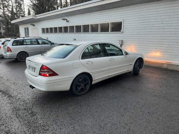 Mercedes-Benz 180 Ювяскюля - изображение 1