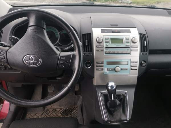 Toyota Corolla Verso Turtkul - valokuva 3