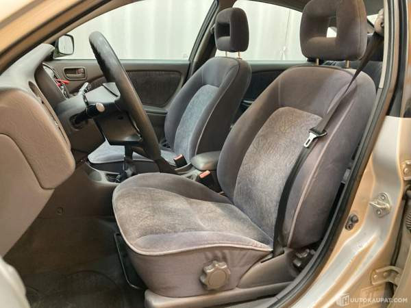 Toyota Avensis Tornio - valokuva 7