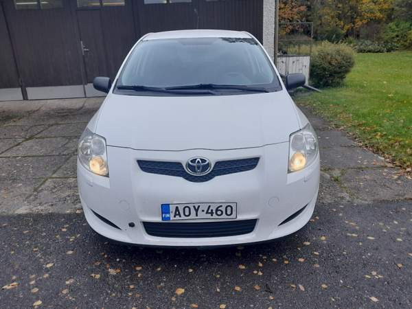 Toyota Auris Glebychevo - valokuva 3