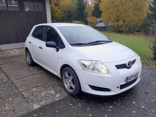 Toyota Auris Glebychevo - valokuva 2