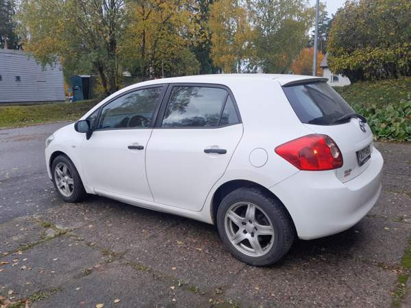 Toyota Auris Glebychevo - valokuva 4