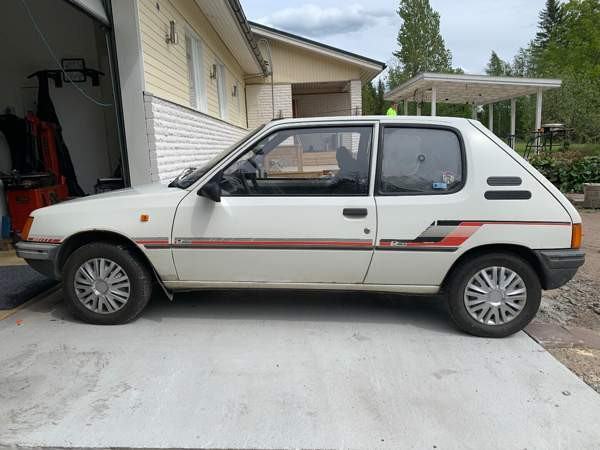 Peugeot 205 Macau - valokuva 3