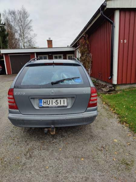 Mercedes-Benz 220 Uusikaarlepyy - valokuva 3