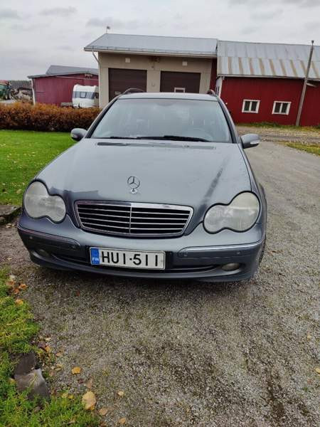 Mercedes-Benz 220 Uusikaarlepyy - valokuva 4
