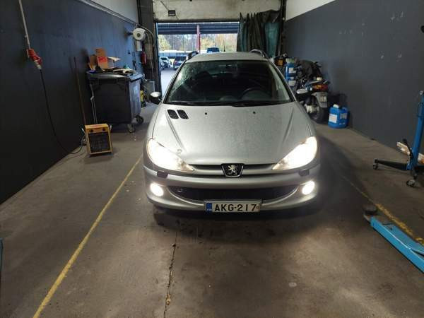 Peugeot 206 Эспоо - изображение 1