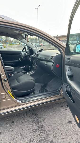 Toyota Avensis Varkaus - valokuva 6