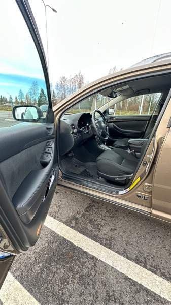 Toyota Avensis Varkaus - valokuva 5