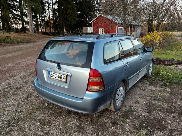 Toyota Corolla Lovisa - valokuva 2