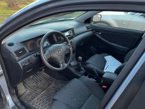 Toyota Corolla Lovisa - valokuva 4