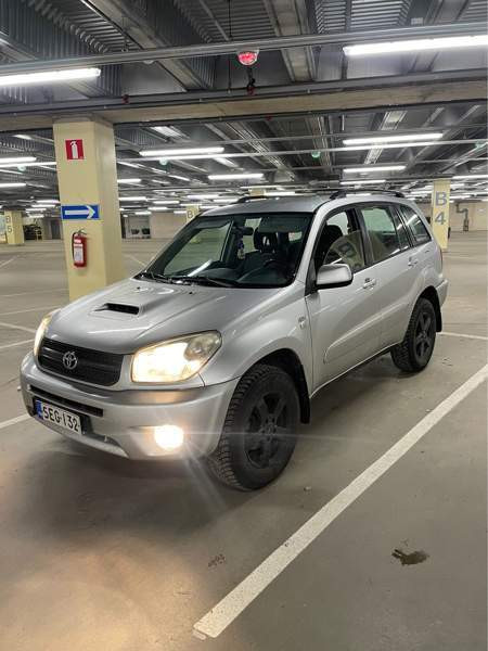 Toyota RAV4 Glebychevo - valokuva 2