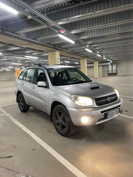 Toyota RAV4 Glebychevo - valokuva 1
