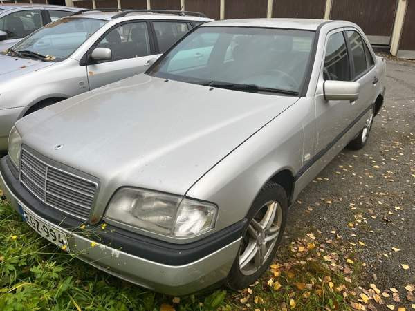 Mercedes-Benz 220 Kuopio - valokuva 2