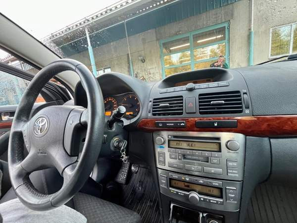 Toyota Avensis Uurainen - valokuva 7