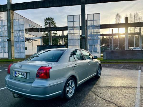 Toyota Avensis Uurainen - valokuva 2