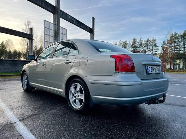 Toyota Avensis Uurainen - valokuva 3