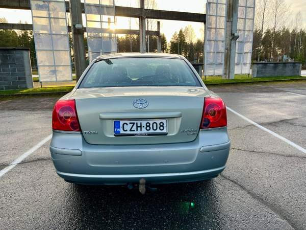 Toyota Avensis Uurainen - valokuva 4