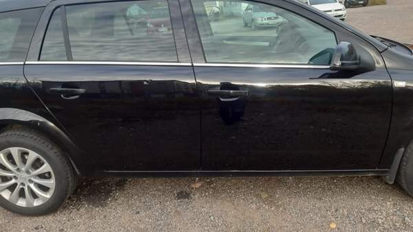 Opel Astra Glebychevo - valokuva 4