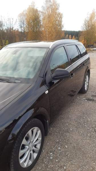 Opel Astra Glebychevo - valokuva 2