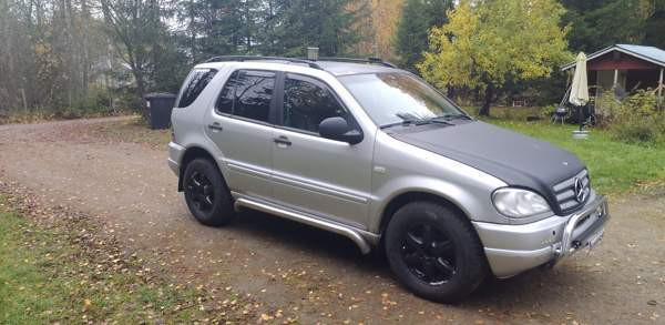 Mercedes-Benz ML Nilsiä - valokuva 1