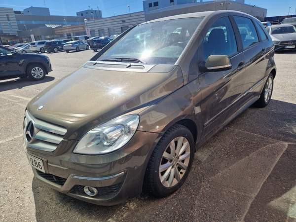 Mercedes-Benz B Vantaa - valokuva 1
