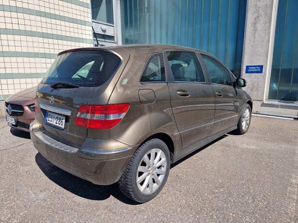 Mercedes-Benz B Vantaa - valokuva 3