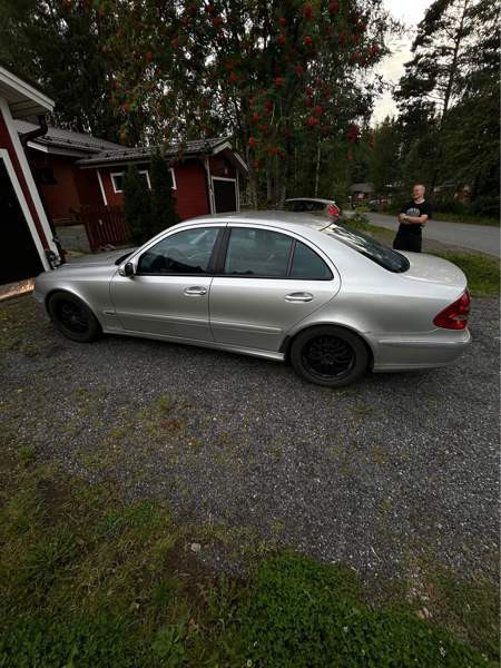 Mercedes-Benz 320 Macau - photo 4