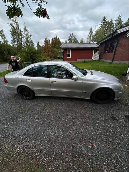 Mercedes-Benz 320 Macau - photo 2