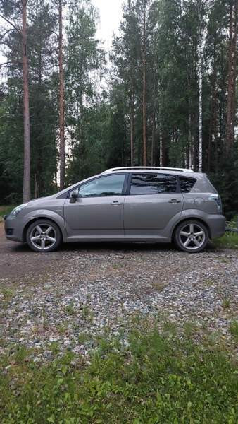Toyota Corolla Verso Kajaani - valokuva 1