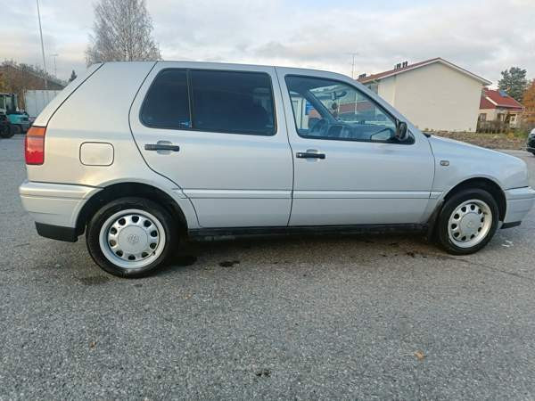 Volkswagen Golf Sarov - valokuva 3