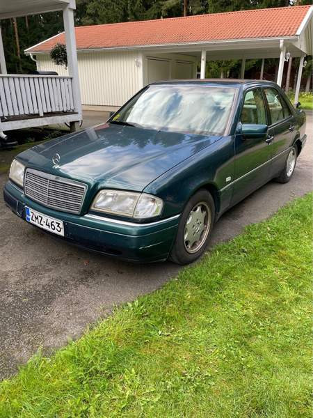 Mercedes-Benz C Ugleural'skiy - valokuva 1