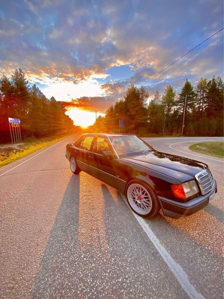 Mercedes-Benz 300 Lons-le-Saunier - valokuva 1