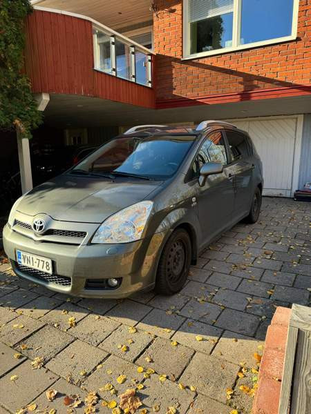 Toyota Corolla Verso Turtkul - valokuva 1
