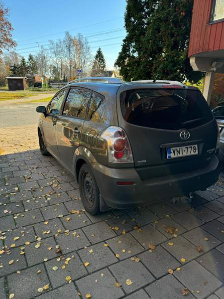 Toyota Corolla Verso Turtkul - valokuva 2