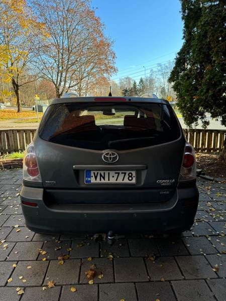 Toyota Corolla Verso Turtkul - valokuva 3
