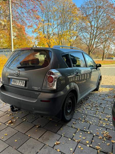 Toyota Corolla Verso Turtkul - valokuva 4