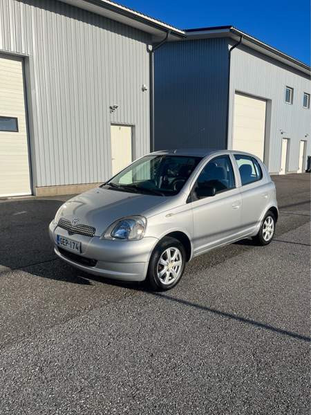 Toyota Yaris Райсио - изображение 1