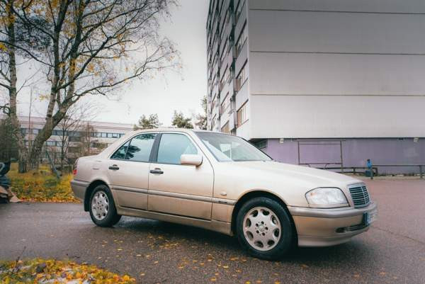 Mercedes-Benz 240 Helsinki – foto 2
