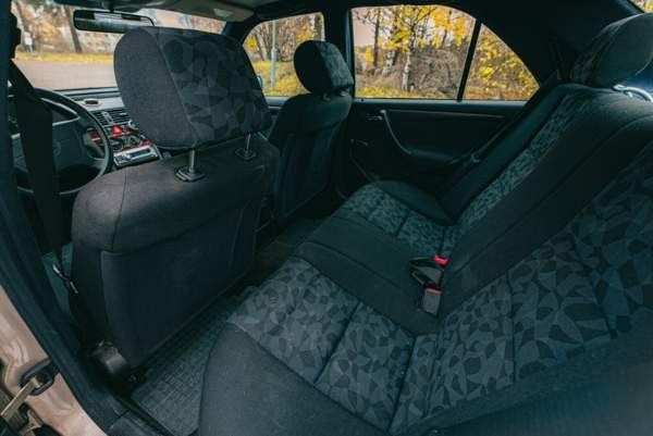 Mercedes-Benz 240 Helsinki – foto 8