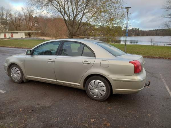 Toyota Avensis Glebychevo - valokuva 5