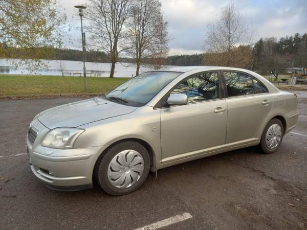 Toyota Avensis Glebychevo - valokuva 1