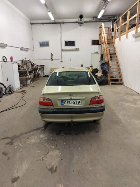 Toyota Avensis Luga - valokuva 4